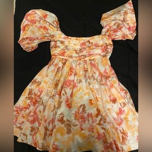 - adorable shortsleeved dress